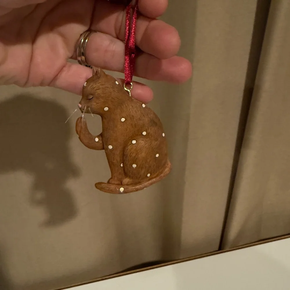 Vintage Debbie Mumm Wood Look Resin Cat Ornament Brown Polka Dot Grooming Feline